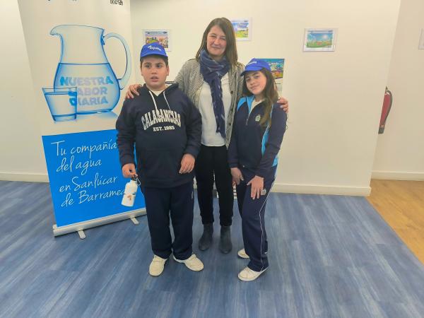 Samyra y Javier, los dos niños sanluqueños que han resultado premiados en el Concurso Digital de Dibujo de Aqualia